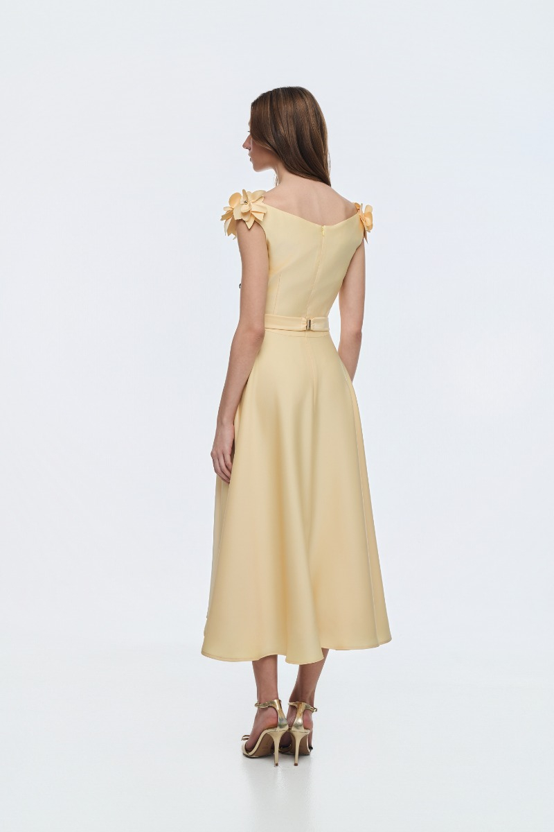 Φόρεμα butter yellow με ζώνη και αξεσουάρ 
